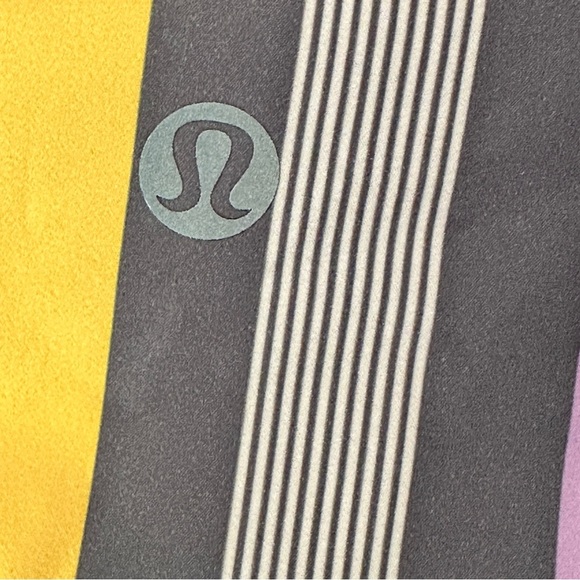 Lululemon Multicolor Stripe Hybrid Shorts Size 40 - Picture 11 of 16